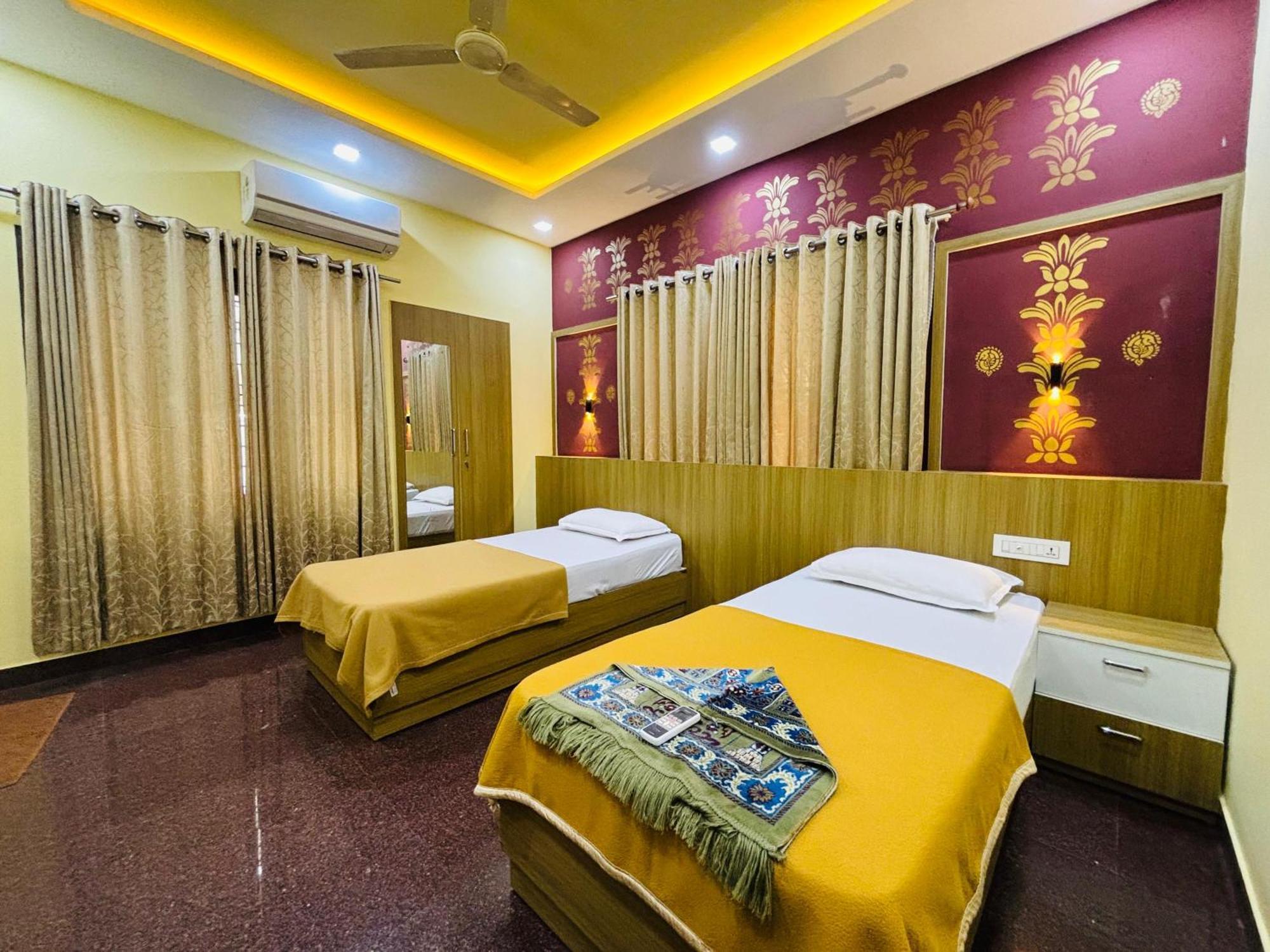 Isha Residency Hotel Kochi Exterior photo